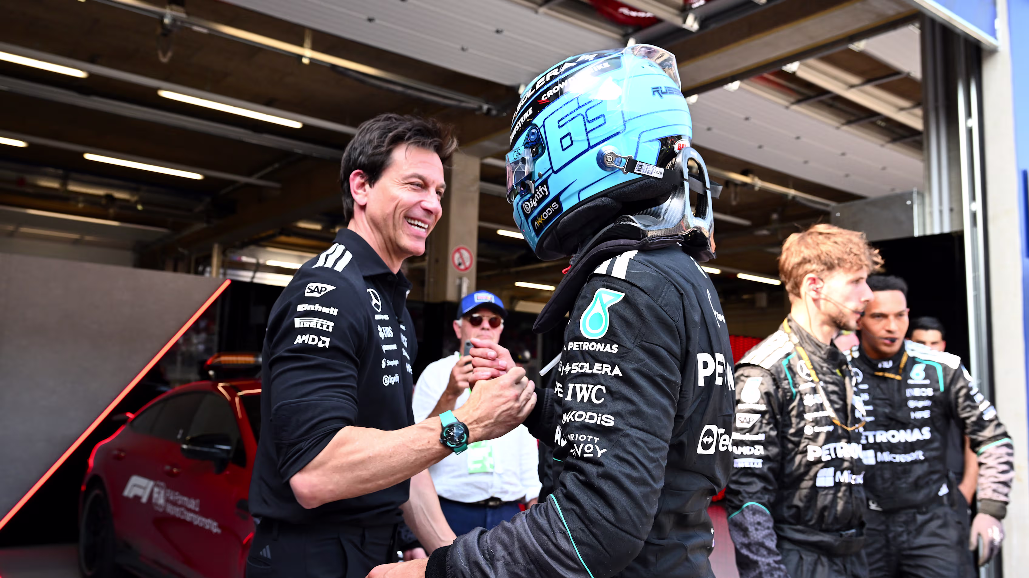 Toto Wolff sai em defesa de George Russell. 